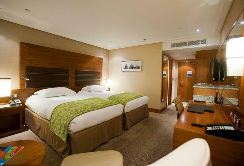 Номер Superior, Sofitel London Heathrow