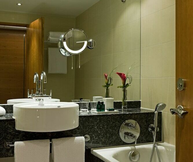 Номер Superior, Sofitel London Heathrow