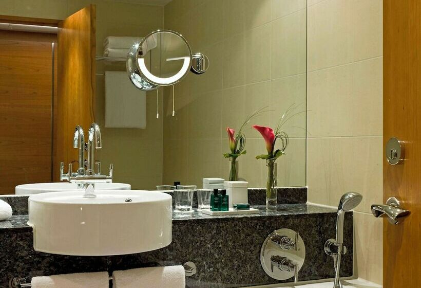 Номер Superior, Sofitel London Heathrow