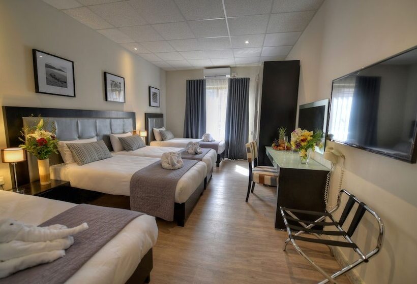 اتاق استاندارد چهار تخته, St Julians Bay