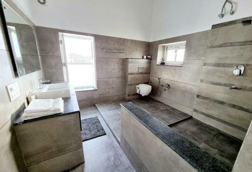 اتاق سوپریور با تخت بزرگ, The Heritage Villa