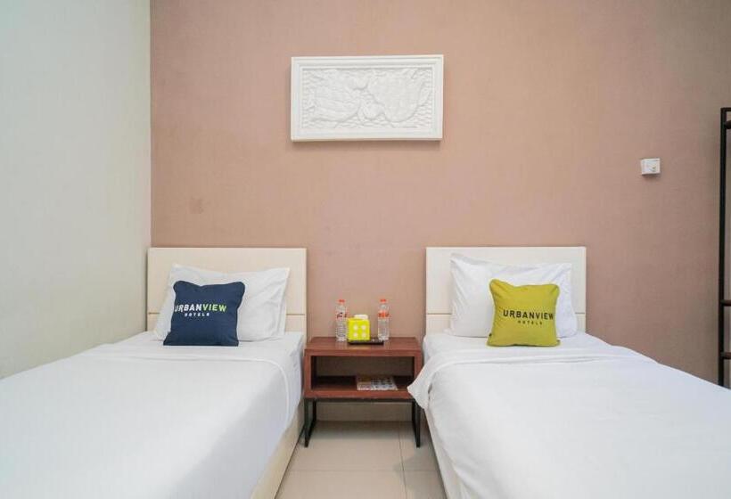 اتاق لوکس, Urbanview Hotel Bubusini Batu By Reddoorz