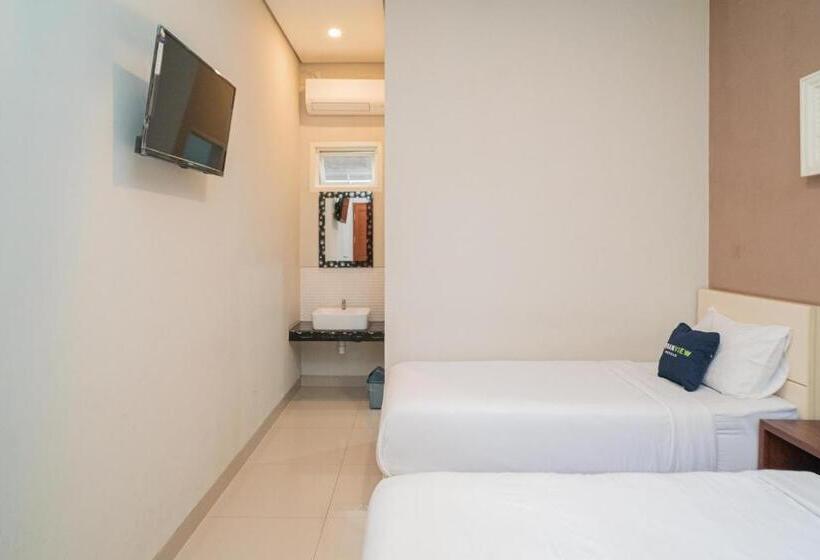 اتاق لوکس, Urbanview Hotel Bubusini Batu By Reddoorz