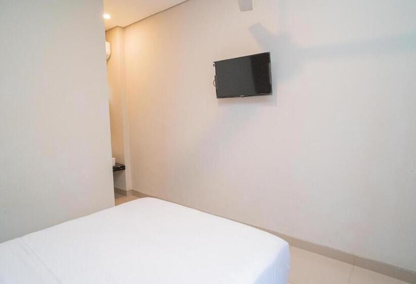 اتاق لوکس, Urbanview Hotel Bubusini Batu By Reddoorz