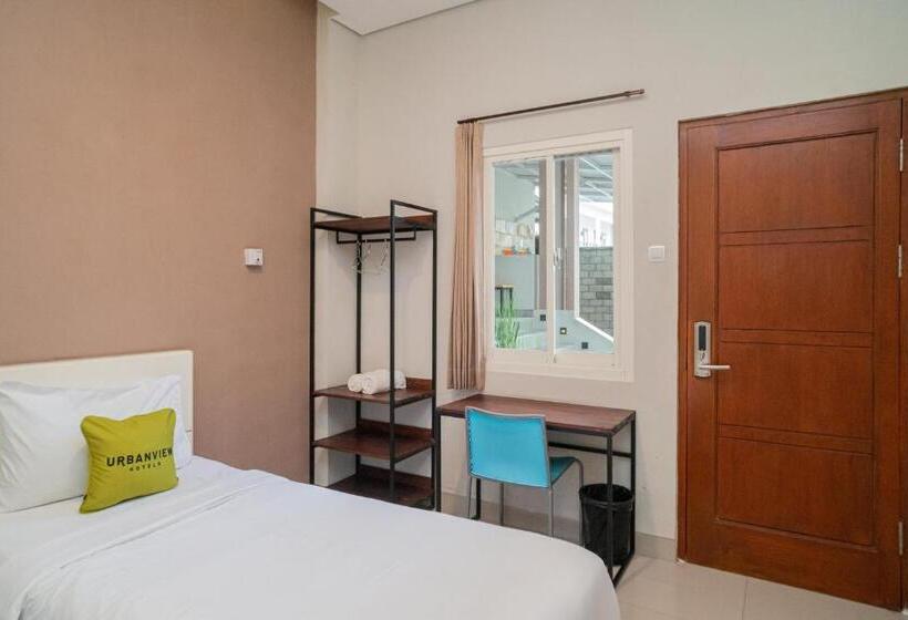 اتاق اکونومی, Urbanview Hotel Bubusini Batu By Reddoorz