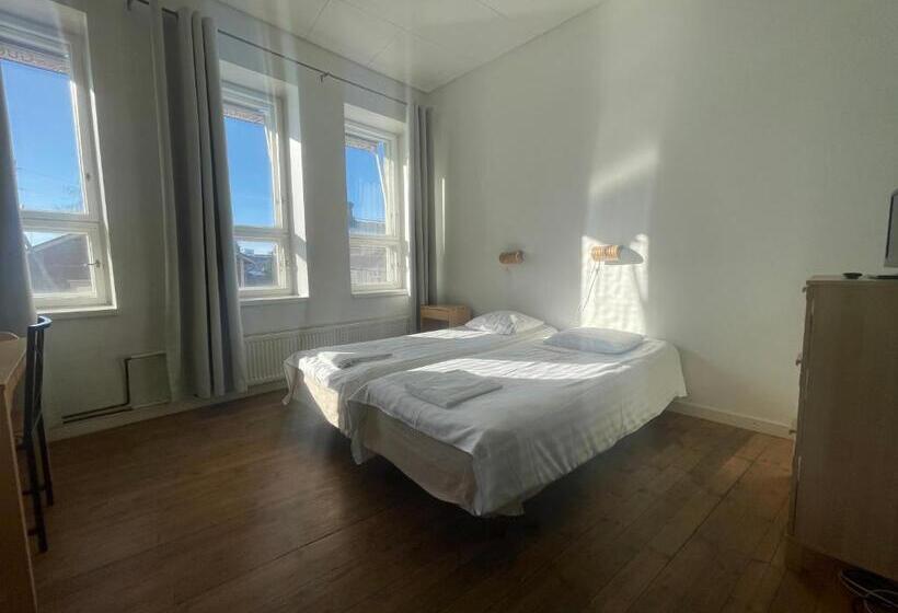 Номер Стандарт Совместная Ванная, Jugend Boutique Guesthome