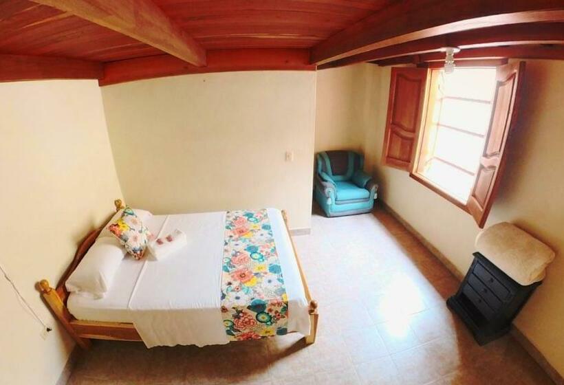 Кровать в Общей Комнате, La Casa De Las Flores Hostal