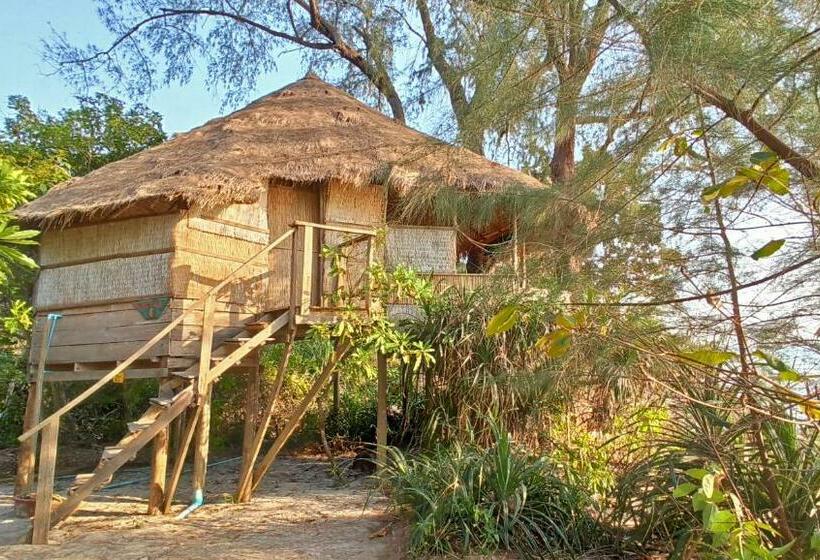 بانگلوی لوکس, Kactus Eco Resort & Wellness On Kohtakiev Island