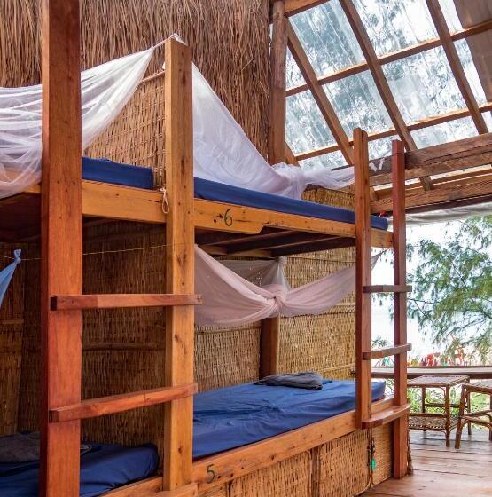 تختخواب در اتاق مشترک, Kactus Eco Resort & Wellness On Kohtakiev Island