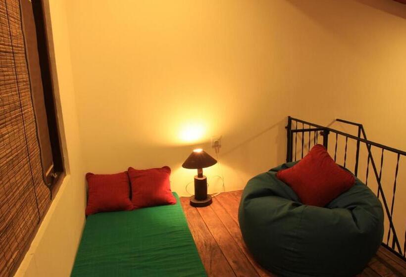 اتاق لوکس, Rowinrich Cottages