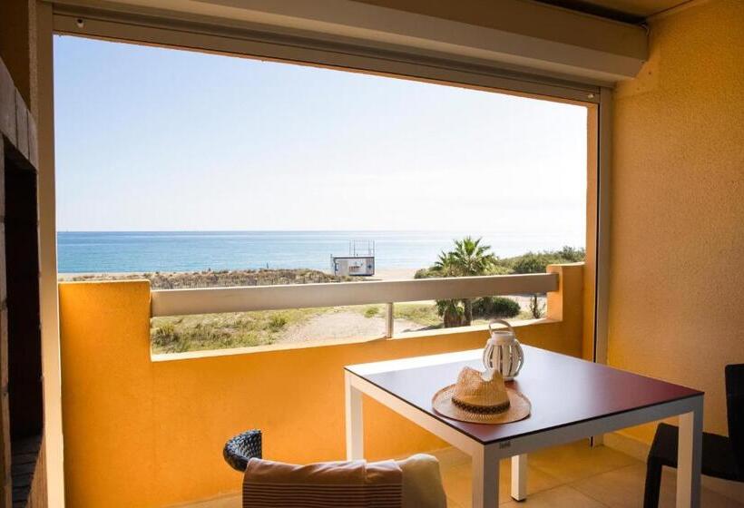 1 Bedroom Apartment with Terrace Sea View, Hotel Les Bulles de Mer