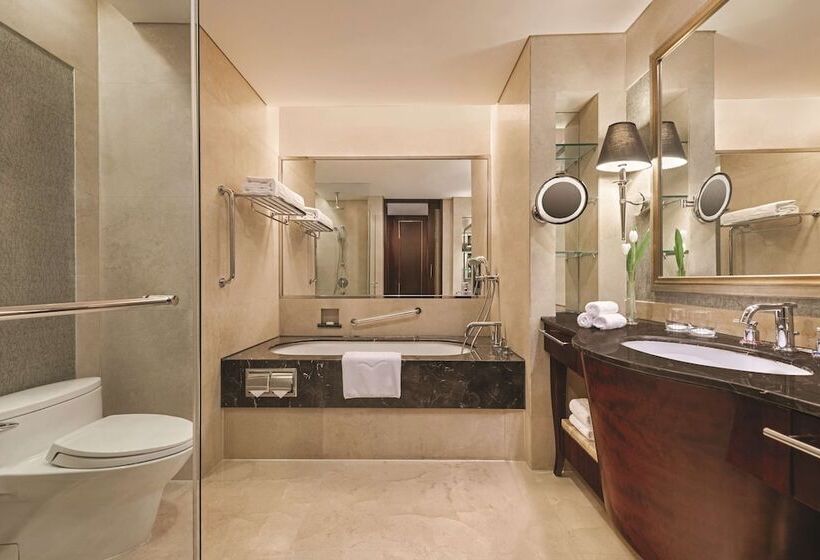 Deluxe room with river view, Shangrila Chengdu