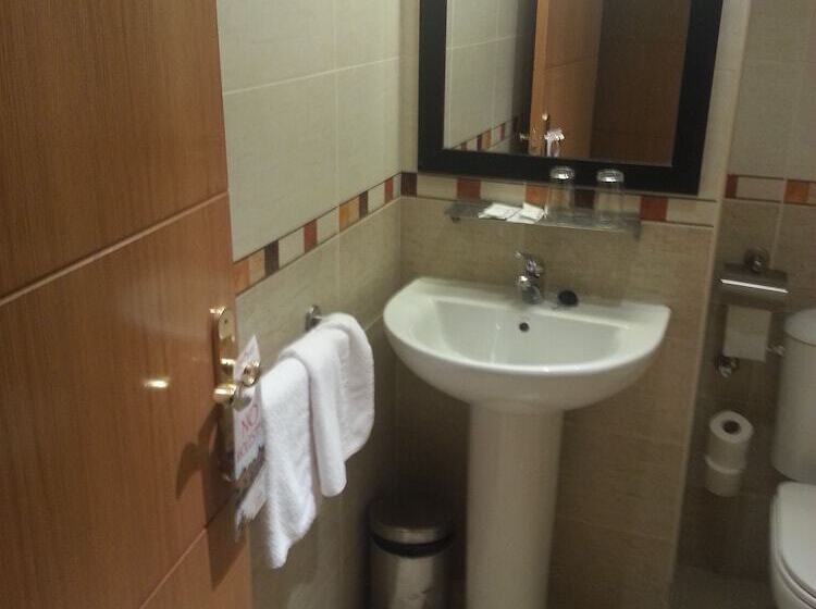 Номер Стандарт Трехместный, Hostal El Arco