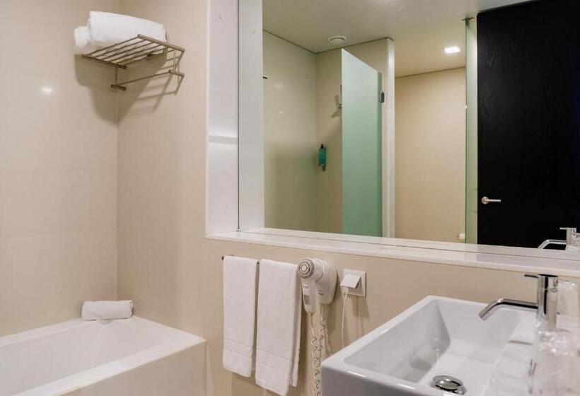 اتاق استاندارد با چشم‌انداز رودخانه, Axis Viana Business & Spa