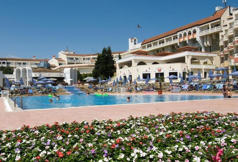可看到停车场的标准间, Duni Pelican Hotel   All Inclusive