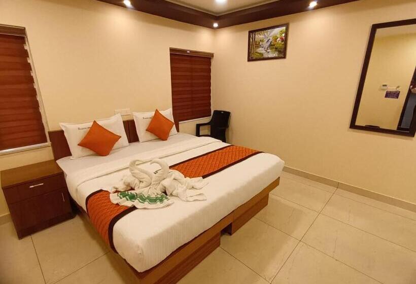 اتاق لوکس خانوادگی, Majestic Inn