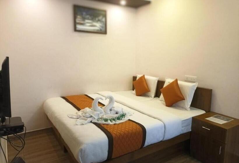 اتاق لوکس خانوادگی, Majestic Inn