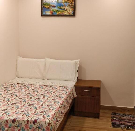 اتاق استاندارد یک نفره, Majestic Inn