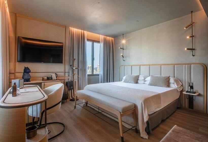 سوییت جونیور, Only You Hotel Málaga