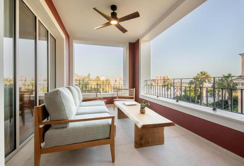 سوئیت جونیور با تراس, Only You Hotel Málaga