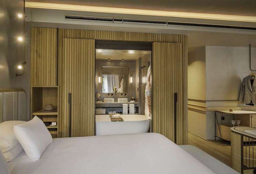 سوییت جونیور, Only You Hotel Málaga