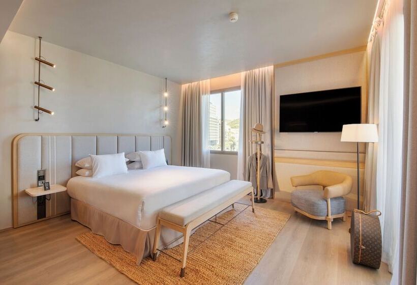 سوییت جونیور, Only You Hotel Málaga