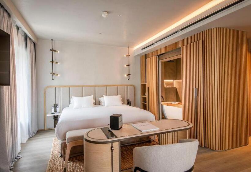 سوییت جونیور, Only You Hotel Málaga