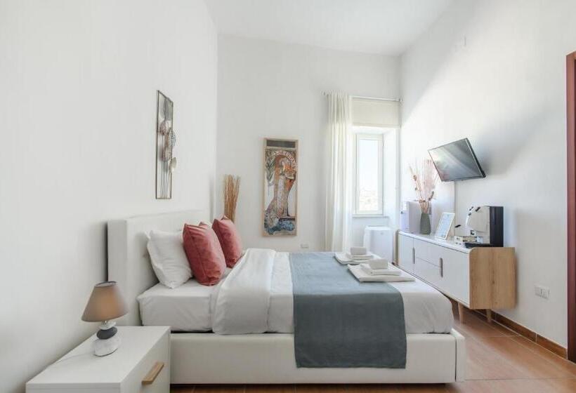 اتاق لوکس با چشم‌انداز دریا, Naro Suites And Rooms