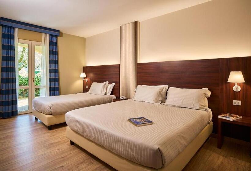 اتاق استاندارد سه نفره, Delfina Palace