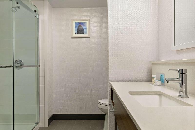 キングサイズベッドのスタンダードルーム, Hampton Inn By Hilton London