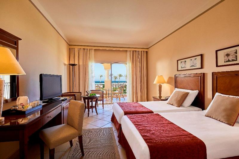 اتاق سوپریور با چشم‌انداز جانبی دریا, Jaz Almaza Beach Resort, Almaza Bay