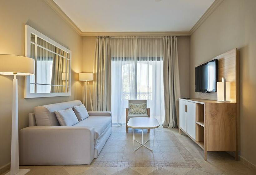 سوییت جونیور, Melia Villaitana