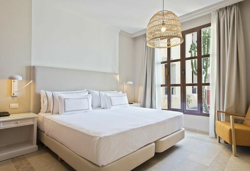 سوییت جونیور, Melia Villaitana