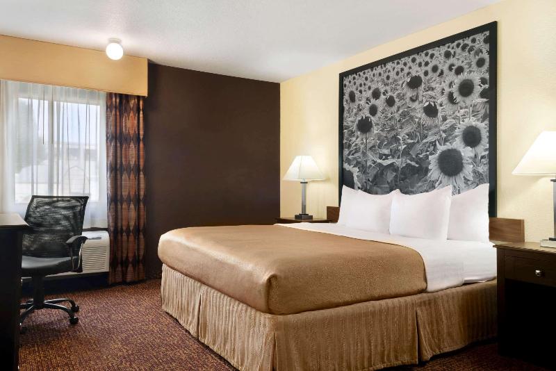 اتاق استاندارد با تخت بزرگ, Super 8 By Wyndham Des Moines