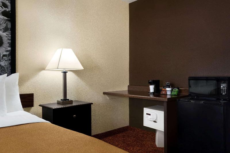 اتاق استاندارد با تخت بزرگ, Super 8 By Wyndham Des Moines