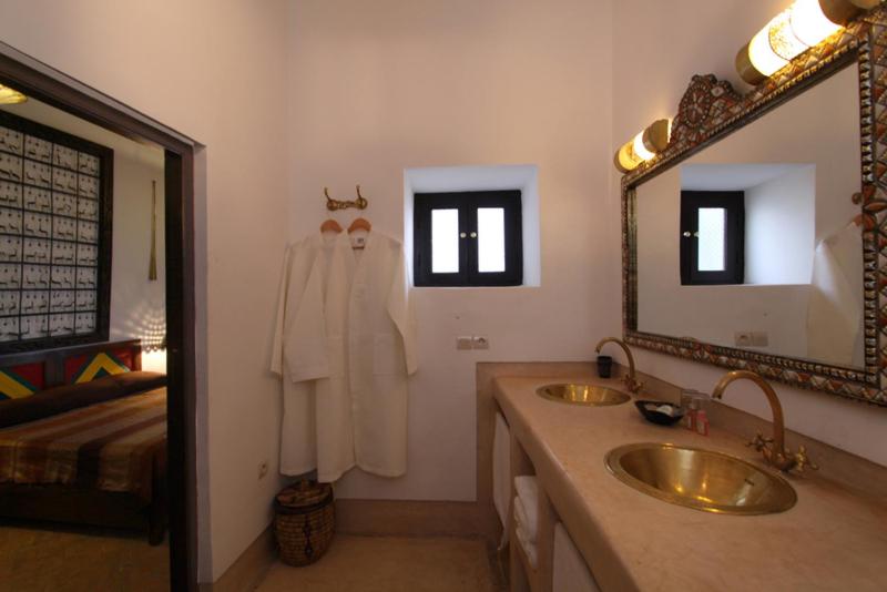 سوییت جونیور, Riad Karmela