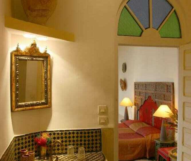 سوییت خانوادگی, Riad Karmela