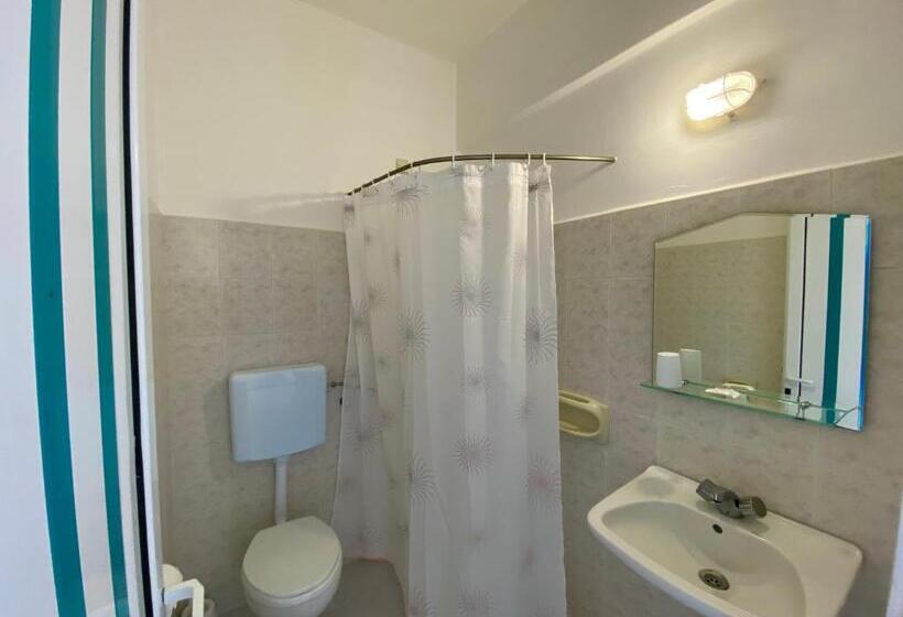 اتاق خانوادگی با چشم‌انداز باغ, Family House Faliraki Studios Apartments