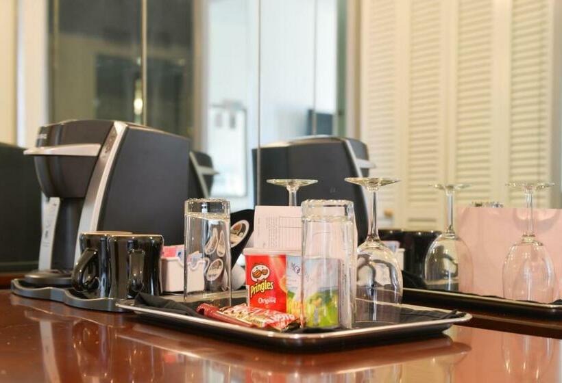 اتاق لوکس با تخت بزرگ, Club Donatello