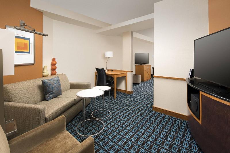 带大床的标准工作室, Fairfield Inn & Suites Washington Dc