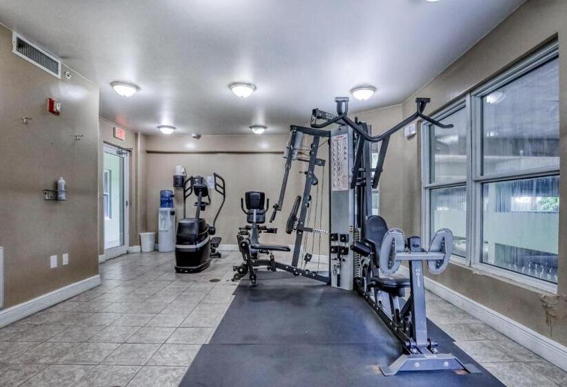 Апартаменты 1 Спальня, Rentals At Waters Edge Condominiums