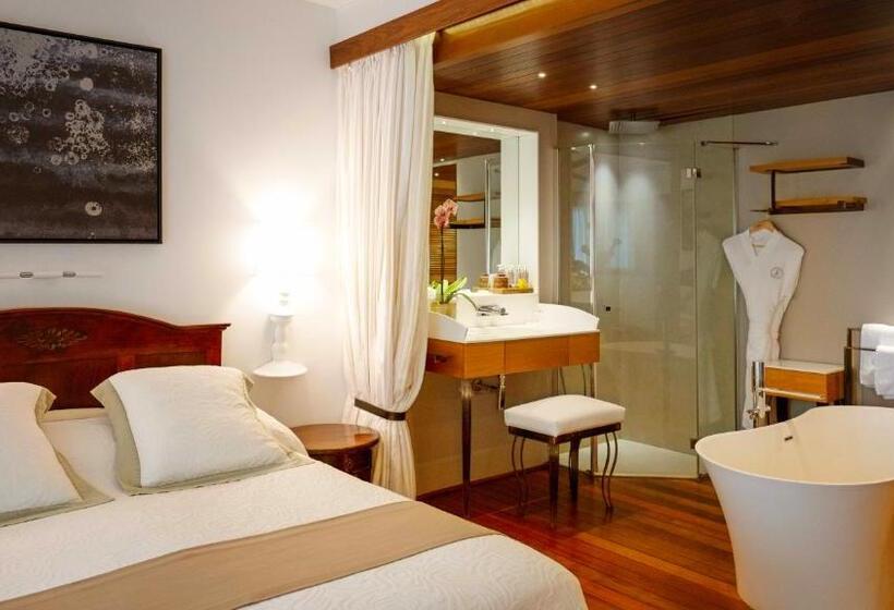 اتاق لوکس با چشم‌انداز دریا, Blue Margouillat Seaview Hotel Relais & Chateaux