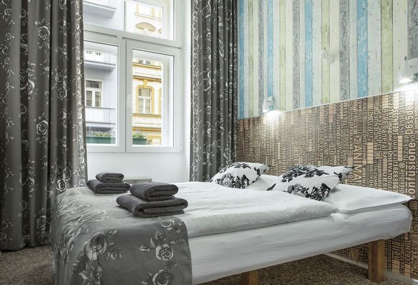Quarto Estandar, Royal Court