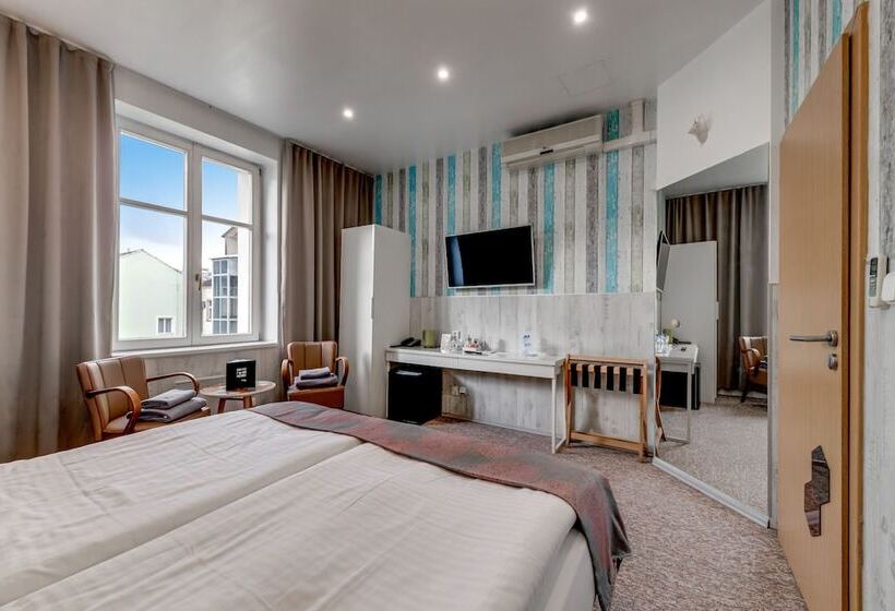 Quarto Superior, Royal Court