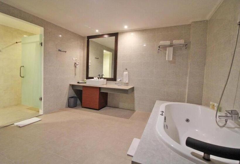 Люкс с Балконом, Swiss Belhotel Manokwari