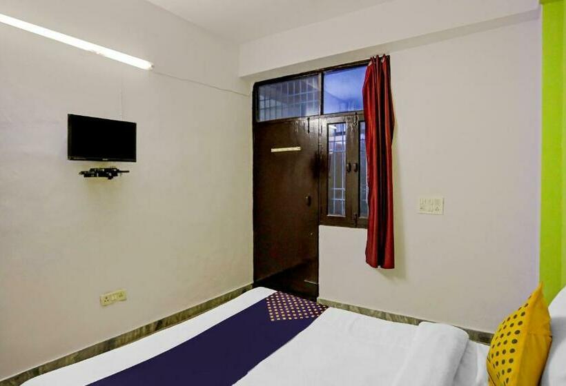 Номер Стандарт Трехместный, Spot On Raj Hotel Vip Near Worlds Of Wonder