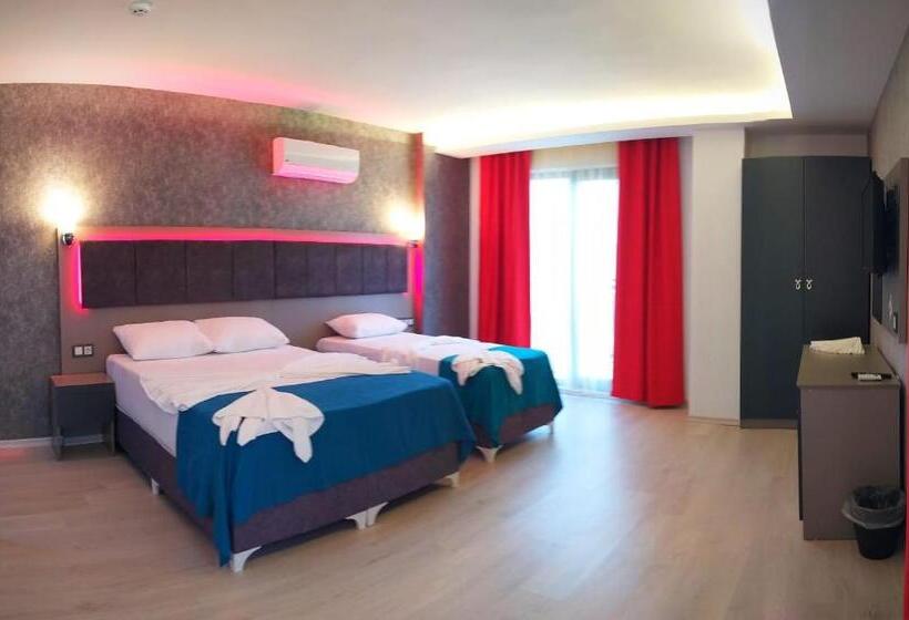 اتاق لوکس سه تخته, Tamara Business Otel
