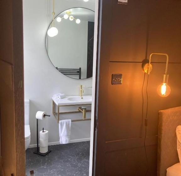 اتاق لوکس با تخت بزرگ, Abbey Court Guest House