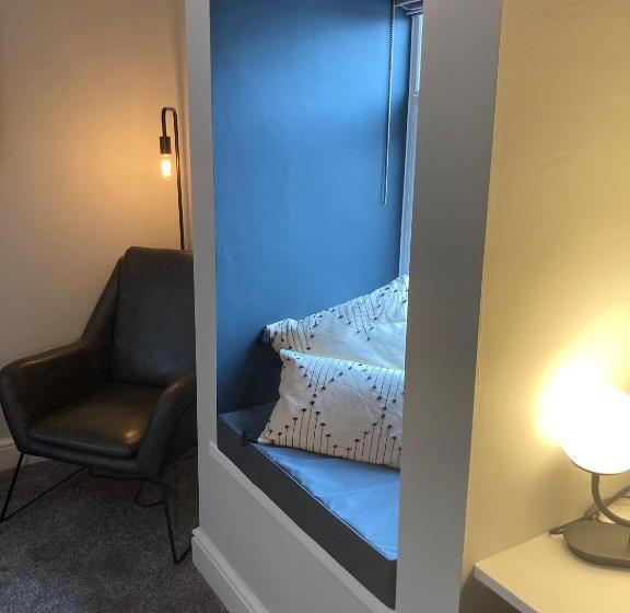 اتاق لوکس با تخت بزرگ, Abbey Court Guest House