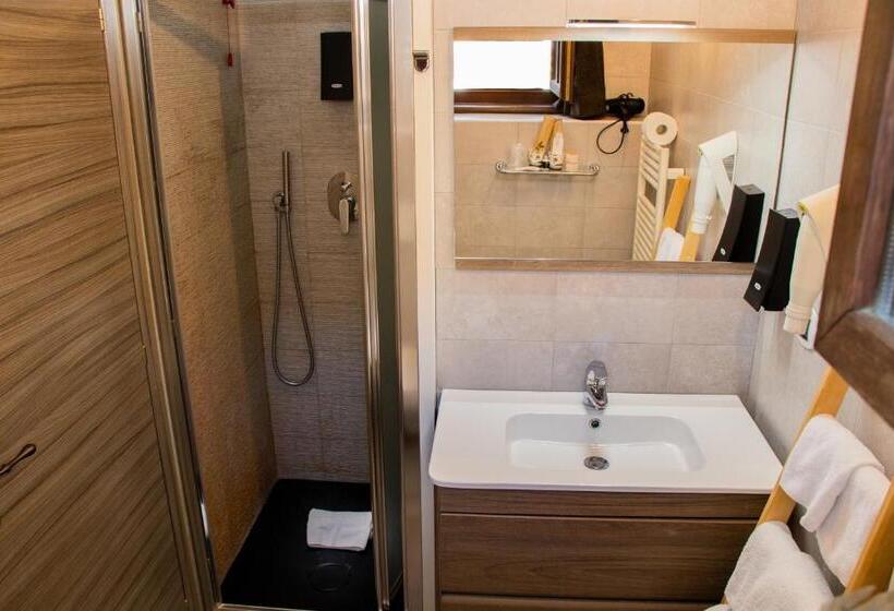 سوییت جونیور با بالکن, Maison Cly
